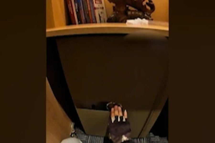 Thợ sửa khóa vật lộn 2 tiếng mở két sắt cao cấp giống ở nhà Ngân 98