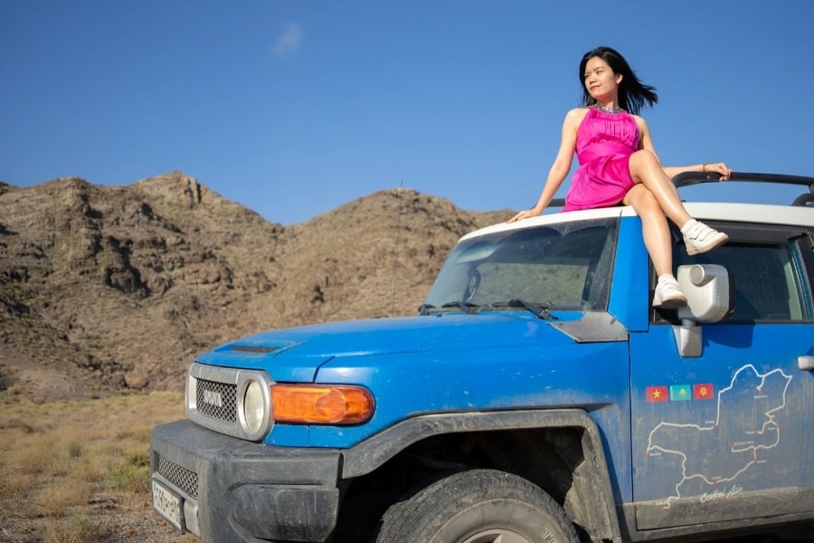 Vợ chồng ở Hà Nội tự lái 2.400km, ngủ lều du mục, khám phá Trung Á