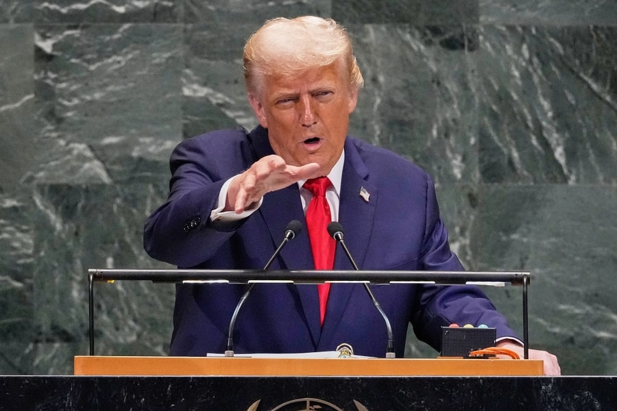 Kế hoạch thu phí khí thải tàu biển đổ bể vì ông Trump