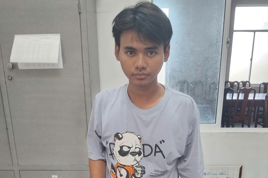 Cạy tủ, trộm tiền vàng của ông bà nội