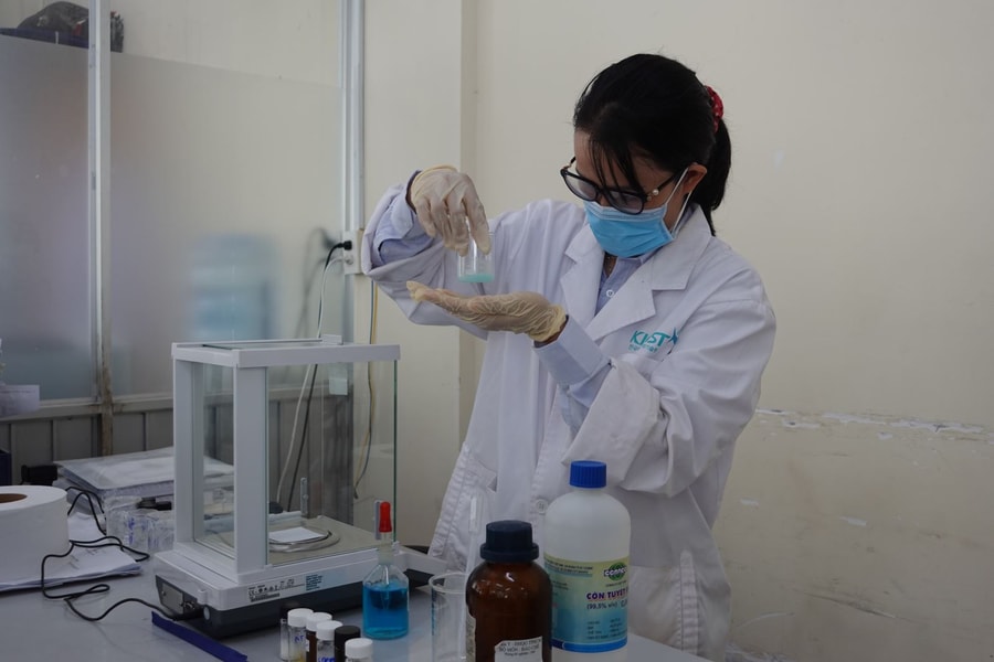 Nữ tiến sĩ trẻ giữ ngọn lửa đam mê nghiên cứu khoa học