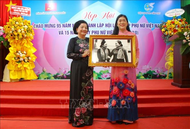 Tạo điều kiện để phụ nữ phát huy năng lực và cống hiến