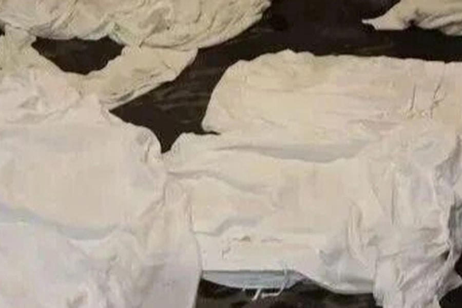 Khách treo áo lên đầu phun chữa cháy, 10 tấn nước tràn xuống ngập khách sạn