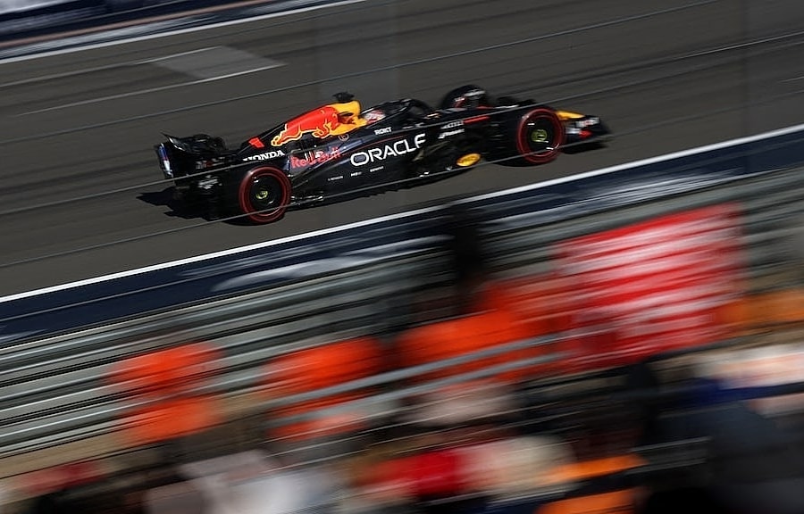 Verstappen phả hơi nóng vào gáy bộ đôi McLaren