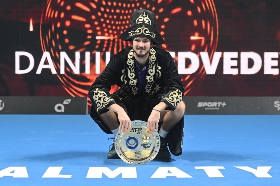 Medvedev chấm dứt cơn khát danh hiệu dài 882 ngày