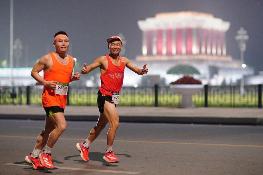 Chuẩn bị tâm lý để tránh 'đụng tường' ở giải chạy đêm