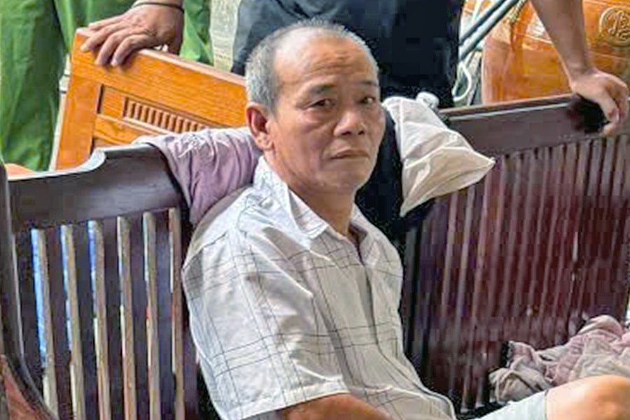 Cảnh sát giải cứu bé gái 4 tuổi bị cha 'dọa treo cổ'