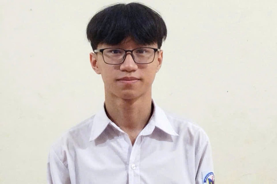 Nam sinh giành ngôi thủ khoa môn Toán, giải nhất Vật lý tỉnh Nghệ An