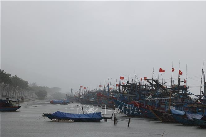 Đề phòng nước dâng ở vùng ven bờ, ven biển từ Quảng Trị tới Đà Nẵng