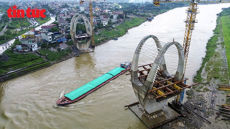 Cầu mới vượt sông Đuống có thiết kế độc đáo dần thành hình