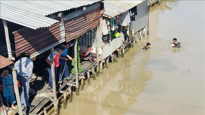 Tìm thấy thi thể bé trai hơn 4 tháng tuổi rơi xuống kênh xáng Xẻo Rô