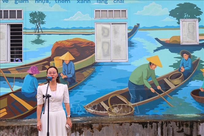 Ra mắt Tuyến đường tranh bích họa giảm nhựa Cư Lạc - Ngư Mỹ Thạnh