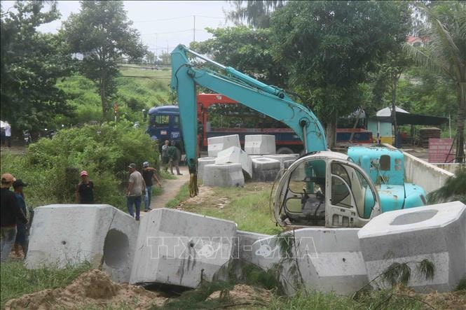 Khẩn trương thi công công trình bảo vệ khẩn cấp bờ biển Hội An