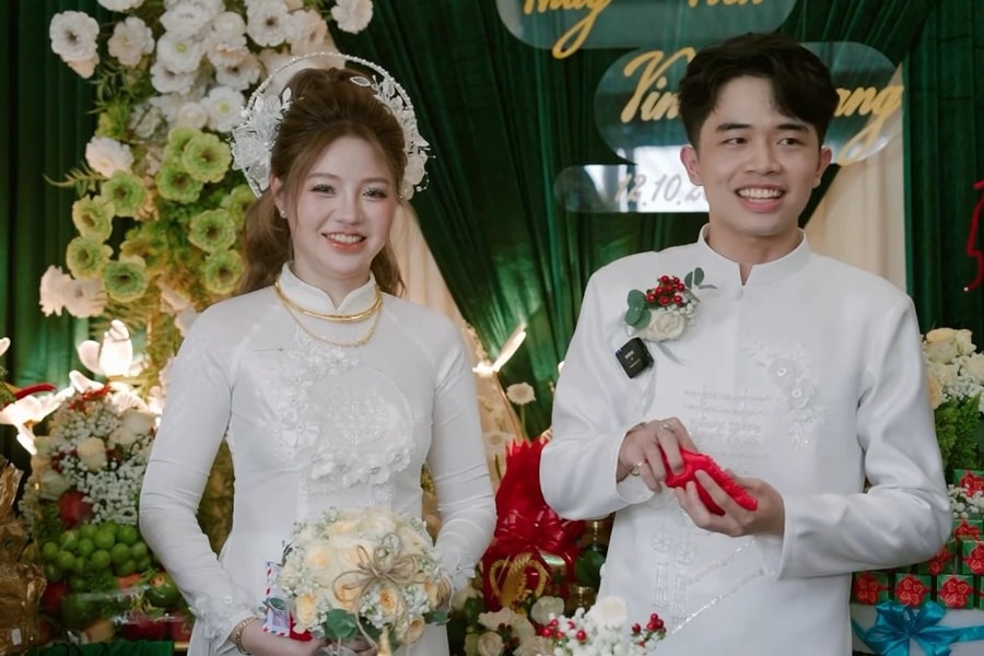 Chú rể 23 tuổi âm thầm tích góp 4 năm, tặng vợ 5 cây vàng trong lễ ăn hỏi