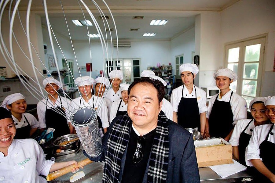 'Gã khờ' thay đổi cuộc đời 1.700 đứa trẻ