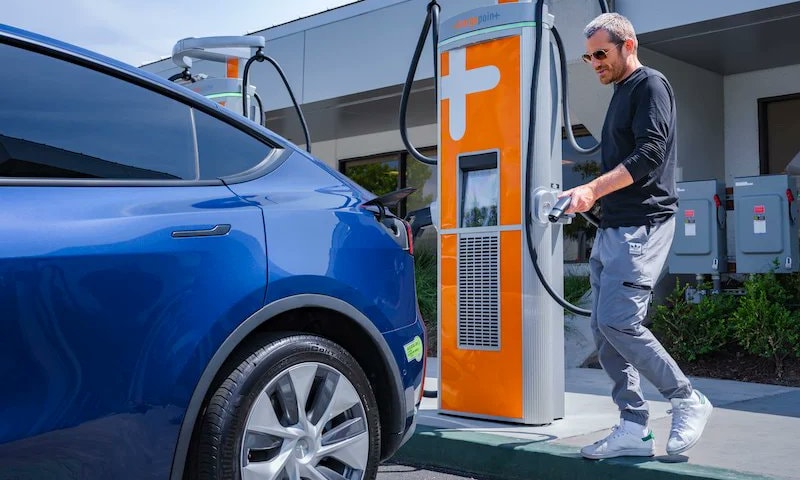 Mỹ sắp có sạc siêu nhanh, nhưng không có xe điện tương thích