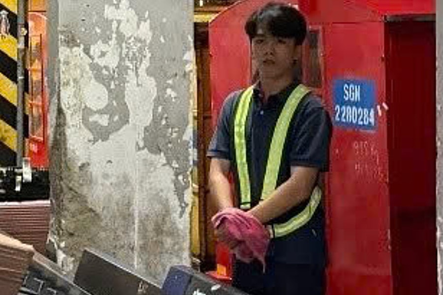 Nhân viên sân bay lục hành lý ký gửi, lấy trộm 50 triệu đồng