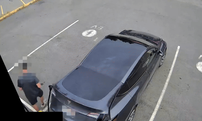 Sạc xe điện phát nổ vì dùng bộ chuyển đổi không đạt chuẩn