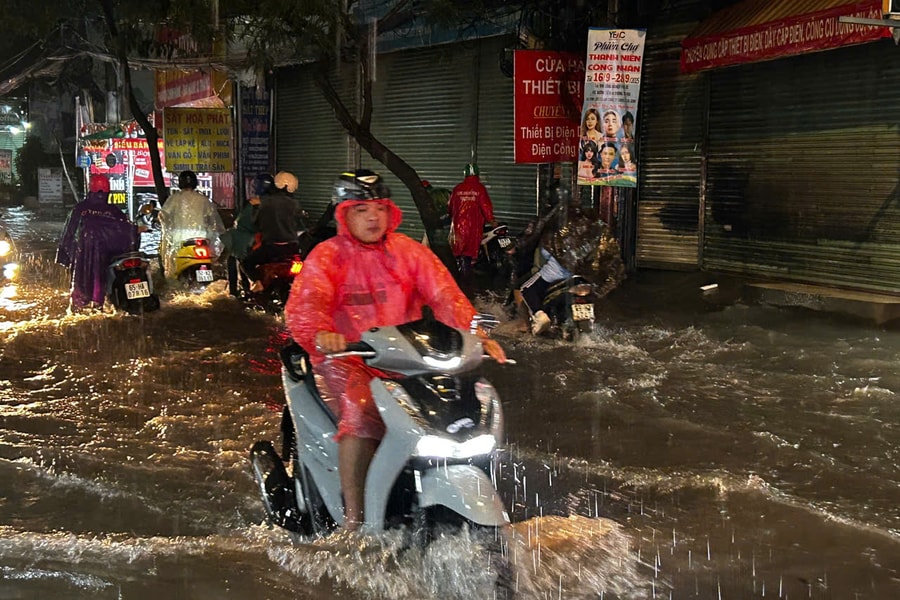 Không khí lạnh kết hợp bão số 12 sẽ gây mưa to từ chiều 22/10