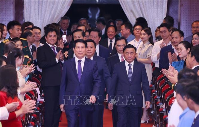 Chủ tịch nước dự Lễ trao giải Cuộc thi chính luận về bảo vệ nền tảng tư tưởng của Đảng lần thứ năm