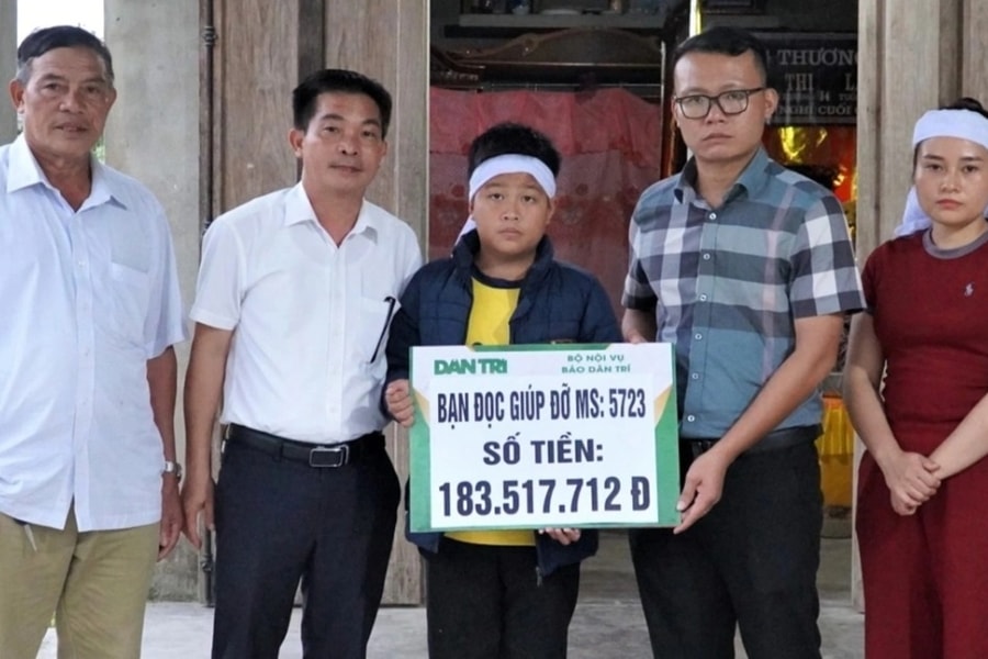Cậu bé 12 tuổi mồ côi được bạn đọc Dân trí giúp đỡ hơn 183 triệu đồng