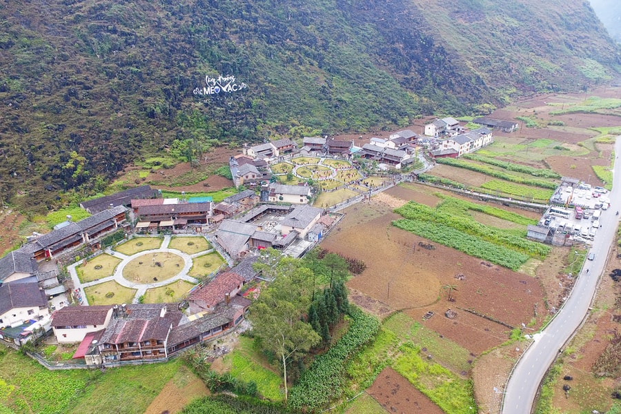 Từ bãi đất lầy thành làng du lịch Pả Vi nổi tiếng thế giới