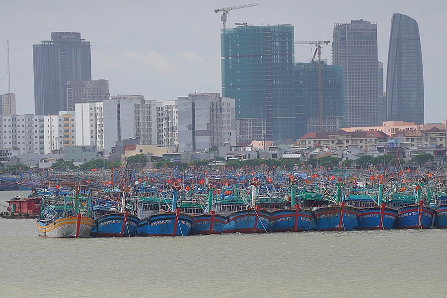Du lịch miền Trung gián đoạn do bão Fengshen