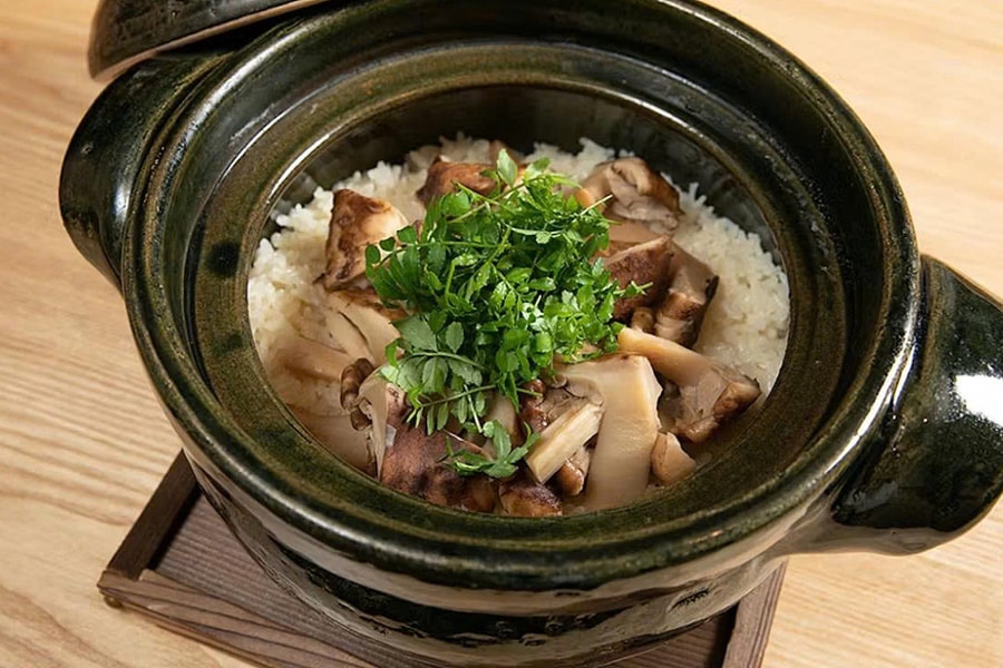 Cơm nấm thông 'xa xỉ' của mùa thu Nhật Bản