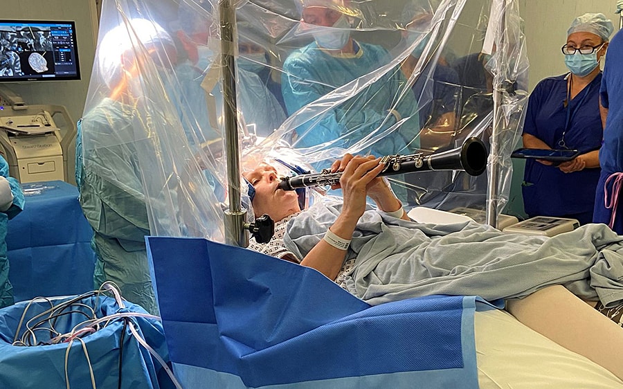 Bệnh nhân thổi kèn trong ca phẫu thuật não