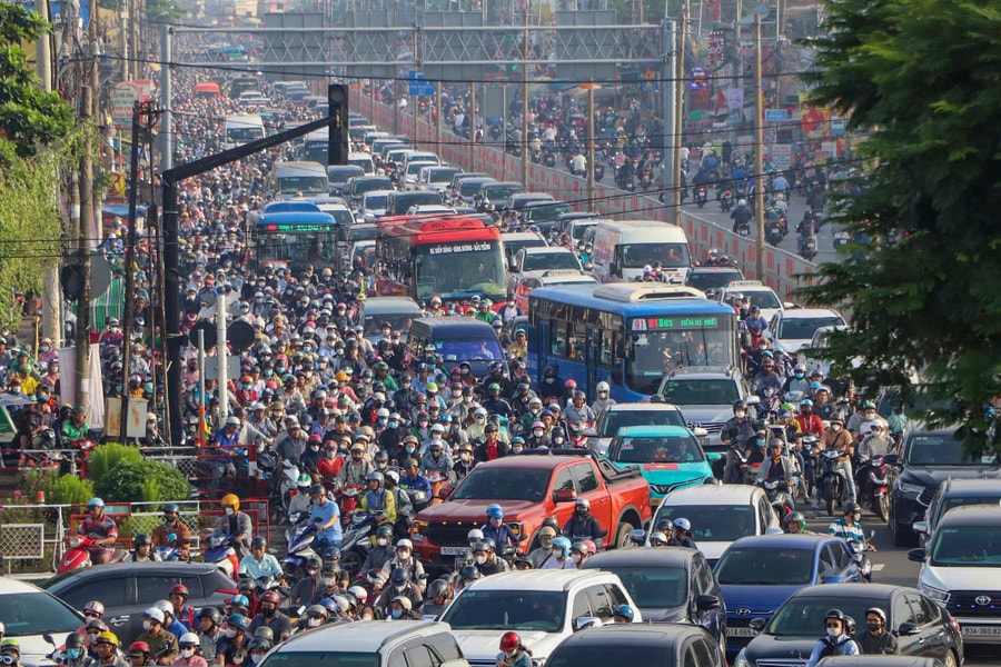 Quốc lộ 13 trước khi được mở rộng gấp 2-3 lần