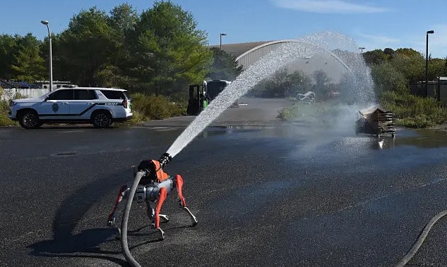 Chó robot chữa cháy trị giá 150.000 USD của Mỹ