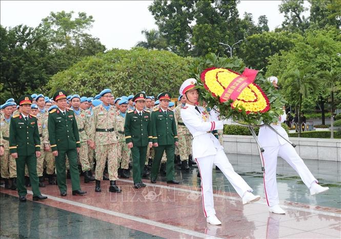 Lực lượng gìn giữ hòa bình Việt Nam báo công dâng Bác
