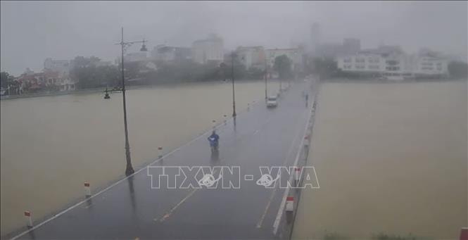 Huế sớm điều tiết hồ đập thuỷ lợi sau bão số 12