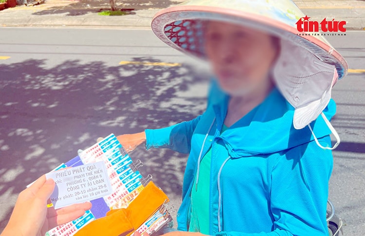 TP Hồ Chí Minh: Công an mời người dân cung cấp thông tin vụ ‘phiếu phát quà từ thiện' giả mạo