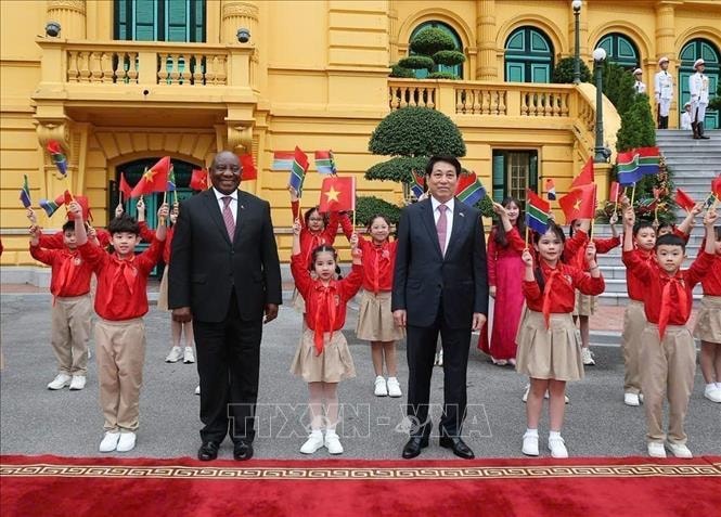 Chủ tịch nước Lương Cường chủ trì Lễ đón cấp Nhà nước Tổng thống Nam Phi Matamela Cyril Ramaphosa