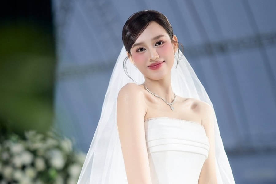 Bốn bộ váy cưới tôn dáng của Hoa hậu Đỗ Thị Hà