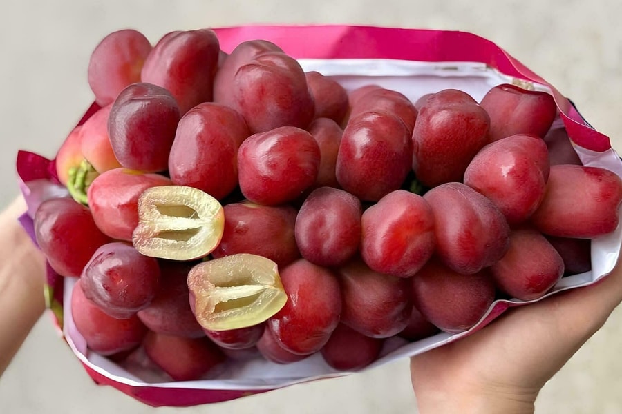 Hơn nửa triệu đồng một chùm nho trái tim Trung Quốc