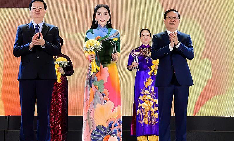 Phó chủ tịch KN Holdings vào top 10 nữ doanh nhân tiêu biểu 2025