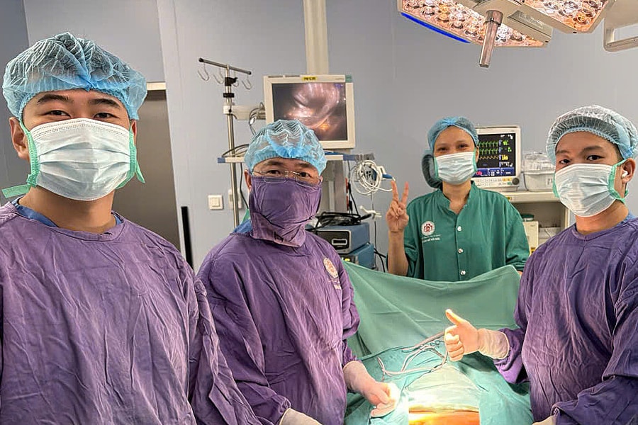 21 năm sống trong hình hài nữ, đi khám mới biết là con trai