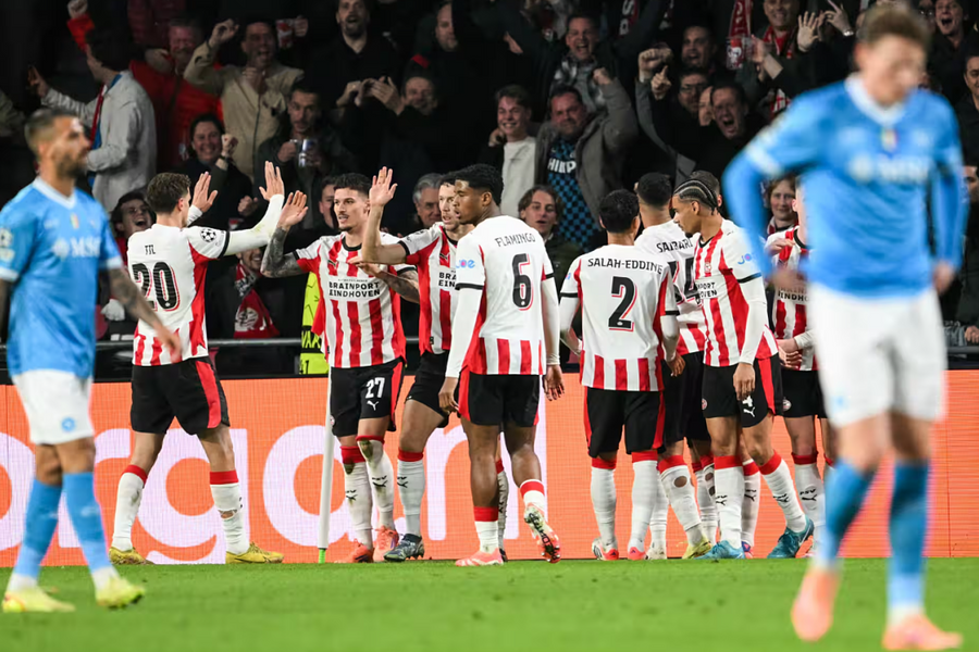 Napoli hỗn loạn sau thảm bại 2-6 ở Champions League