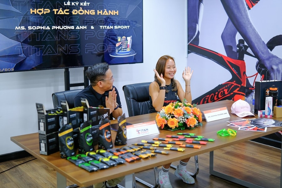 Sophia Phương Anh trở thành đại sứ thương hiệu của Titan Sport