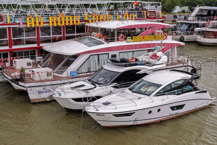 Du thuyền cao cấp 'núp' bão Fengshen