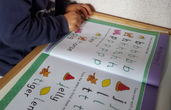 Tại sao học tiếng Anh lại thú vị hơn tiếng Việt với nhiều trẻ?