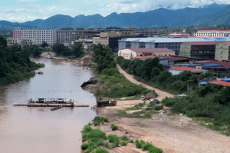 Gần 700 người ở trung tâm lừa đảo Myanmar vượt biên sang Thái Lan