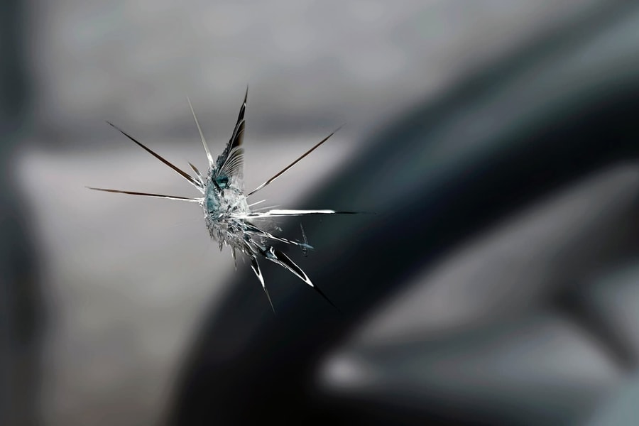 Vết nứt trên kính lái: khi nào hàn, khi nào thay?