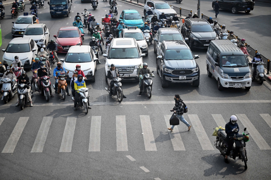 'Mạch máu giao thông tắc nghẽn vì cholesterol xe máy lấn làn'