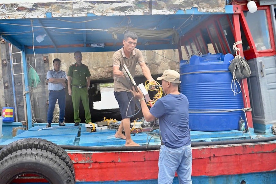Khởi tố vụ 13 tàu cá tháo thiết bị giám sát để khai thác ở vùng cấm