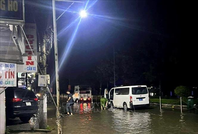 Hai trẻ em bị điện giật tử vong khi triều cường lên cao