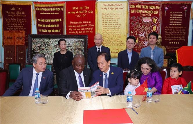 Tổng thống Nam Phi Matamela Cyril Ramaphosa thăm gia đình Đại tướng Võ Nguyên Giáp