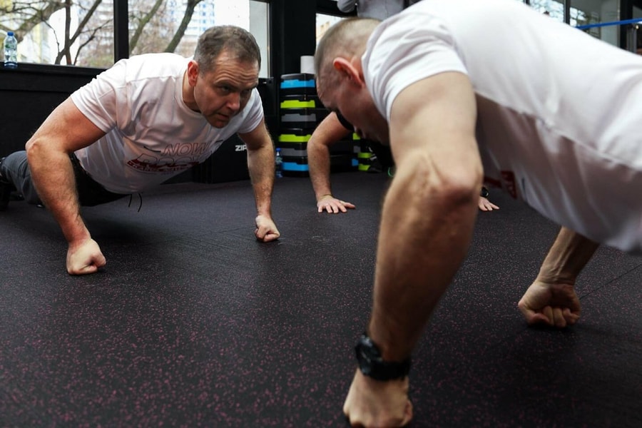 Vì sao nhiều nhà lãnh đạo chuộng khoe sức mạnh cơ bắp?